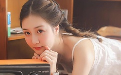 校花扶着校长的巨龙慢慢坐下